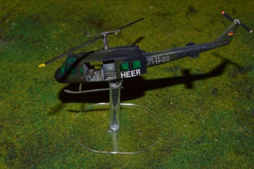 UH-1 "Huey" Helicopter (1:200 scale)